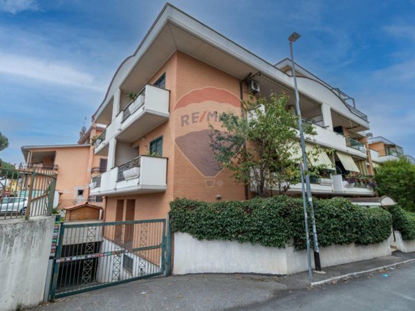 appartamento in vendita a Roma in zona Torre Angela