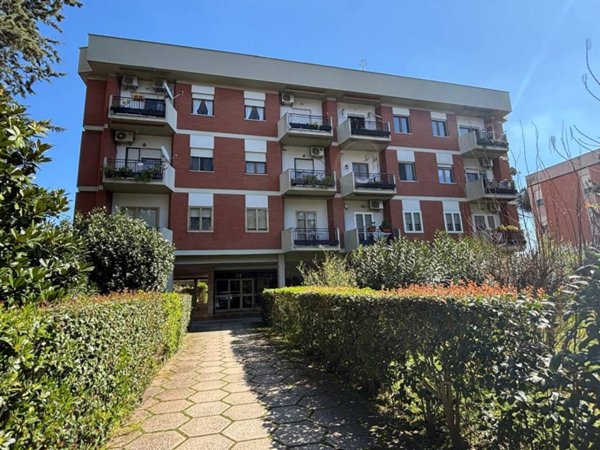 appartamento in vendita a Roma in zona Spinaceto