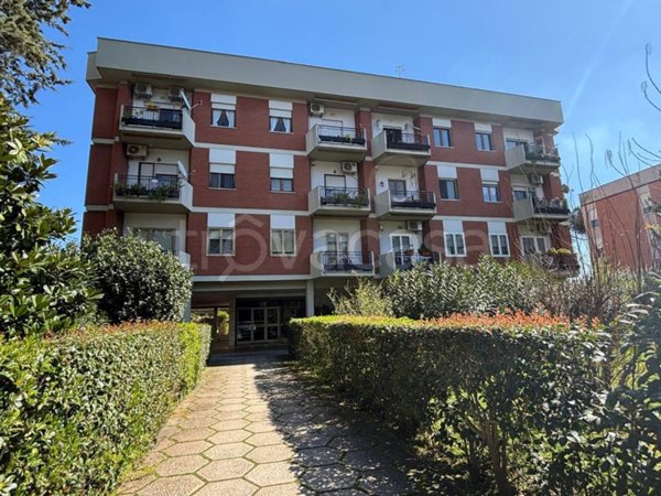 appartamento in vendita a Roma in zona Spinaceto