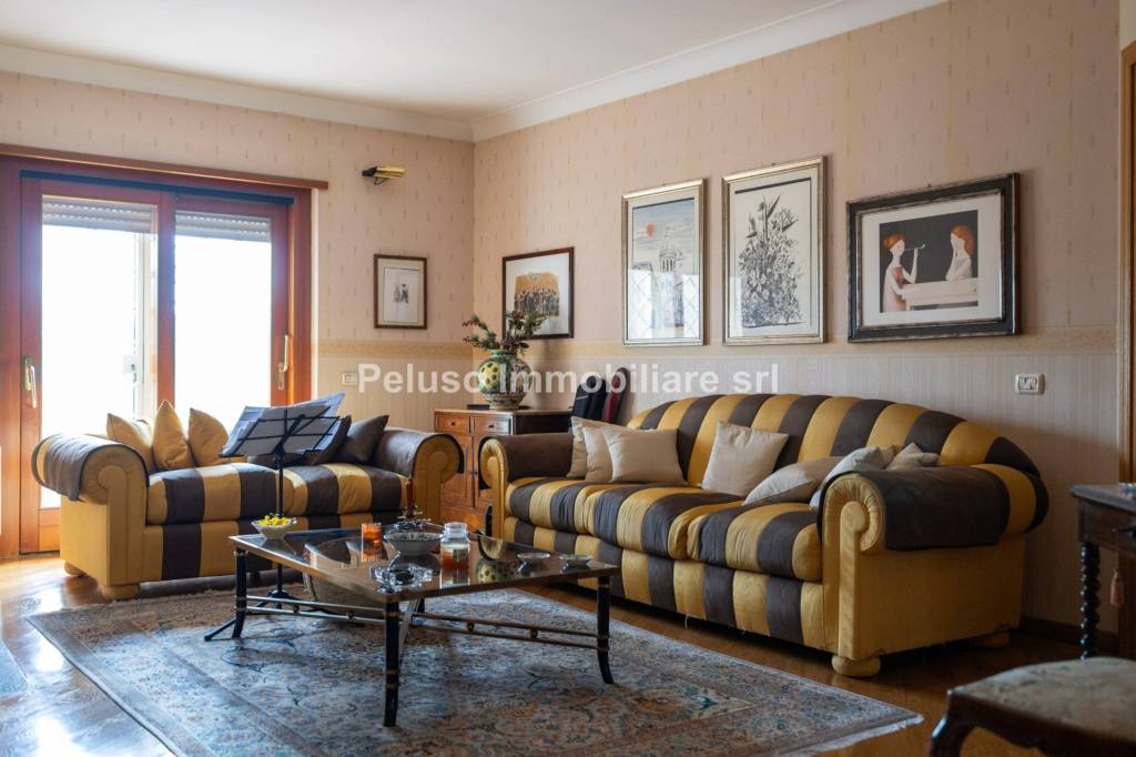 appartamento in vendita a Roma in zona Ardeatino