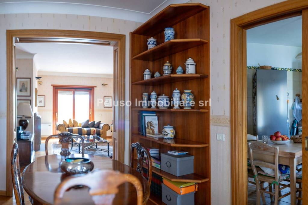 appartamento in vendita a Roma in zona Ardeatino