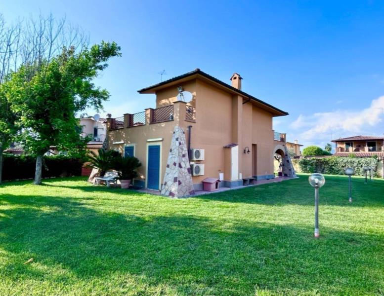 casa indipendente in vendita a Roma in zona Ponte di Nona