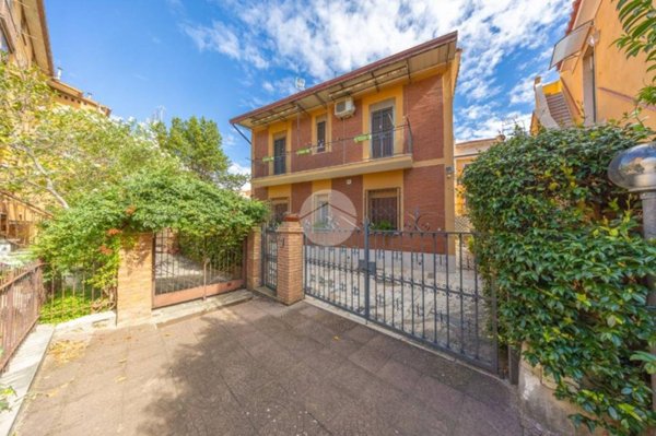 appartamento in vendita a Roma in zona Appio Pignatelli