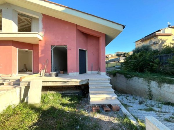 casa indipendente in vendita a Roma