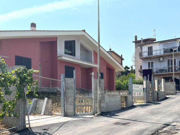 casa indipendente in vendita a Roma