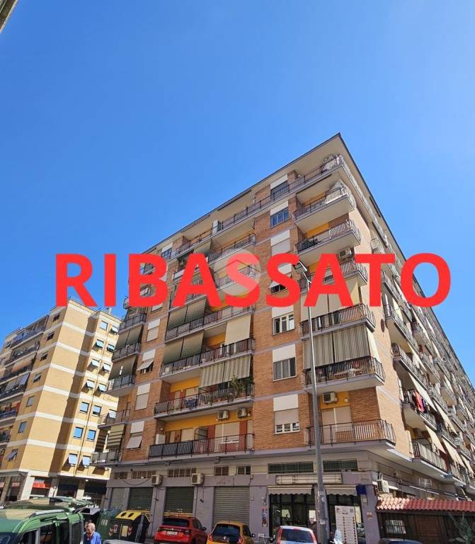 appartamento in vendita a Roma in zona Tuscolano