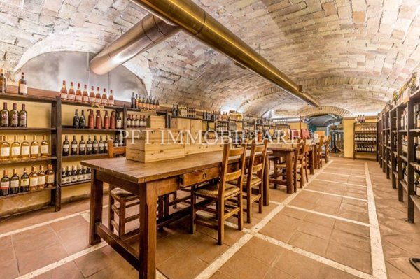 negozio in vendita a Roma in zona Ostiense