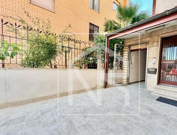 appartamento in vendita a Roma in zona Tor Bella Monaca