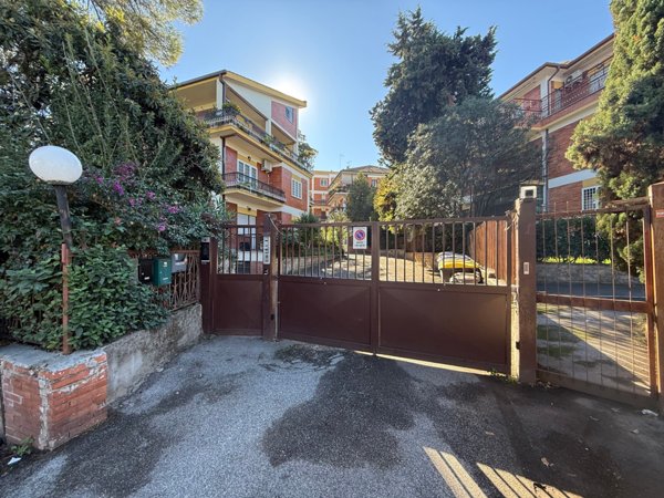 casa semindipendente in vendita a Roma in zona Torre Gaia