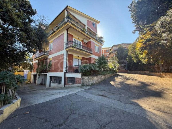 locale commerciale in vendita a Roma in zona Torre Gaia