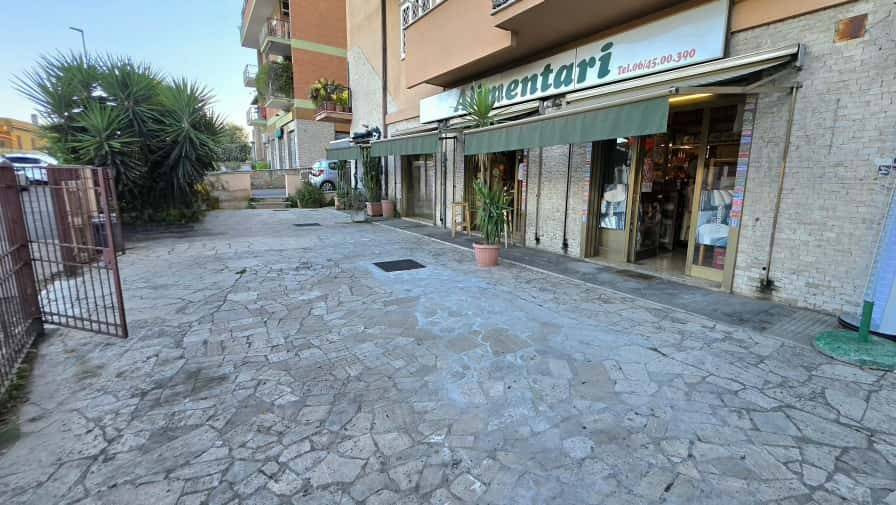 negozio in vendita a Roma in zona Pietralata