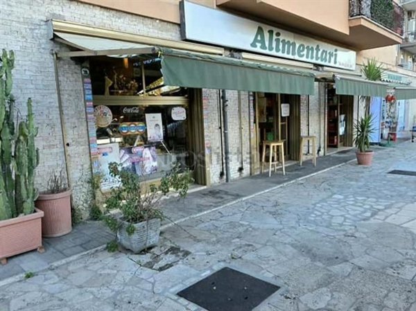 locale commerciale in vendita a Roma in zona Pietralata