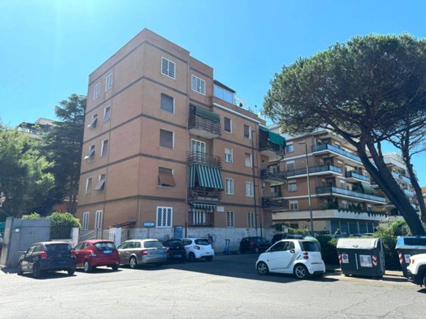 appartamento in vendita a Roma in zona Ostia