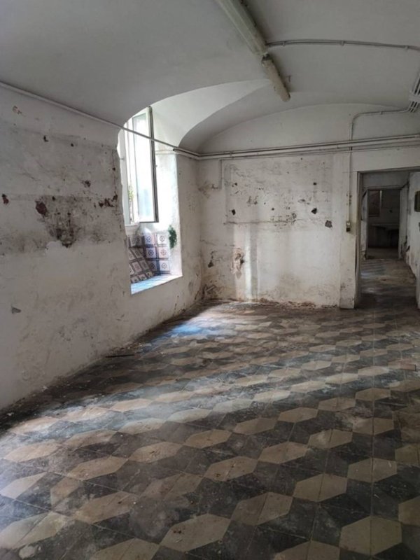 negozio in vendita a Roma in zona Castro Pretorio