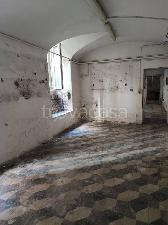 negozio in vendita a Roma in zona Castro Pretorio