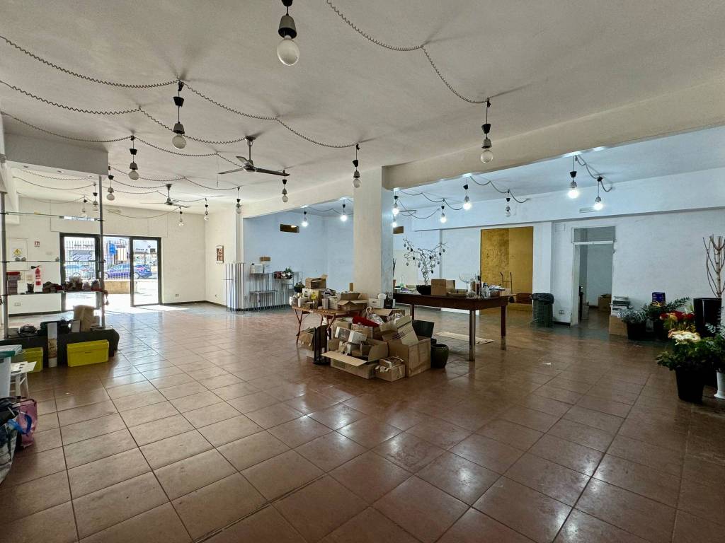 negozio in vendita a Roma in zona Tor di Quinto