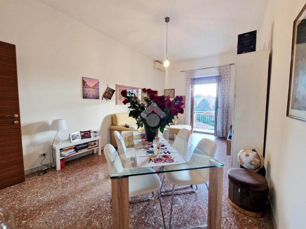 appartamento in vendita a Roma in zona Appio Claudio