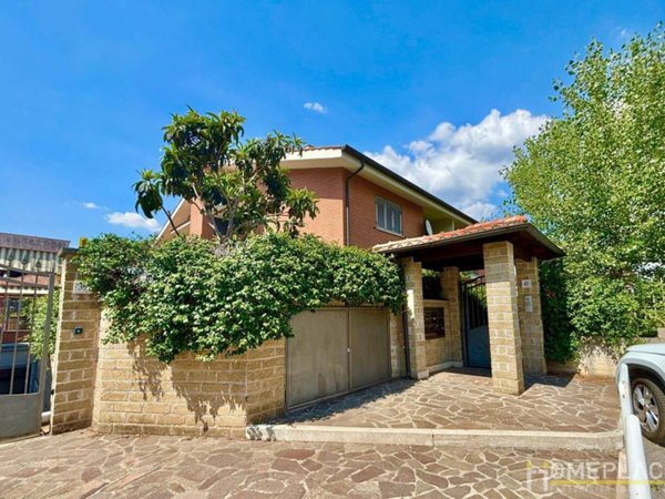 appartamento in vendita a Roma in zona Lunghezza