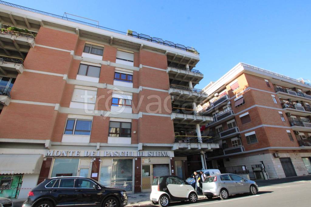 appartamento in vendita a Roma in zona Ostia