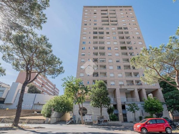 appartamento in vendita a Roma in zona Ostiense