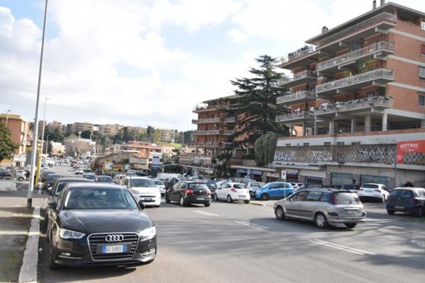 negozio in vendita a Roma in zona Portuense