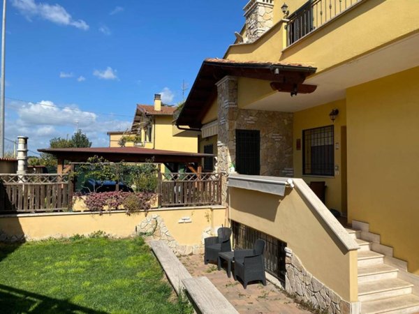 casa indipendente in vendita a Roma in zona Ponte di Nona