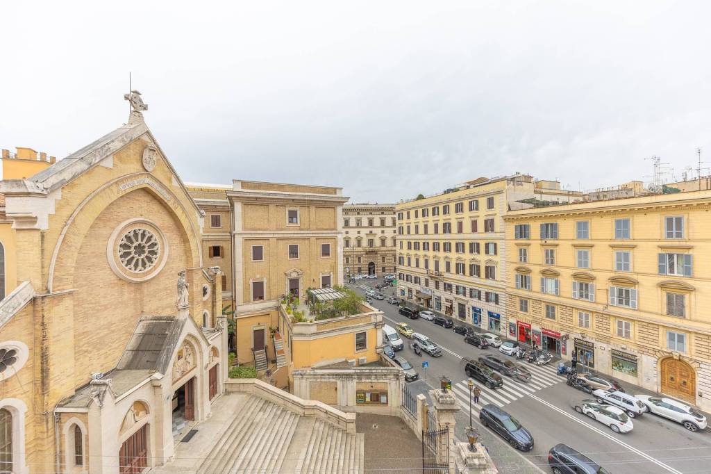appartamento in vendita a Roma in zona Esquilino