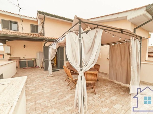 appartamento in vendita a Roma in zona Lunghezza