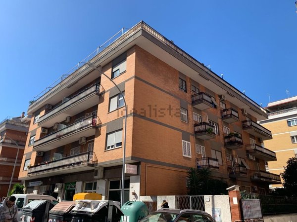 appartamento in vendita a Roma in zona Appio Claudio