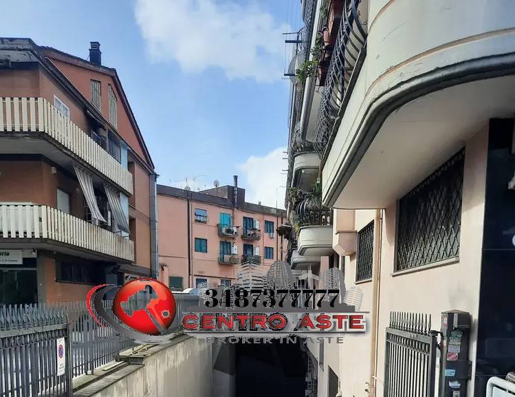 locale commerciale in vendita a Roma in zona Borghesiana