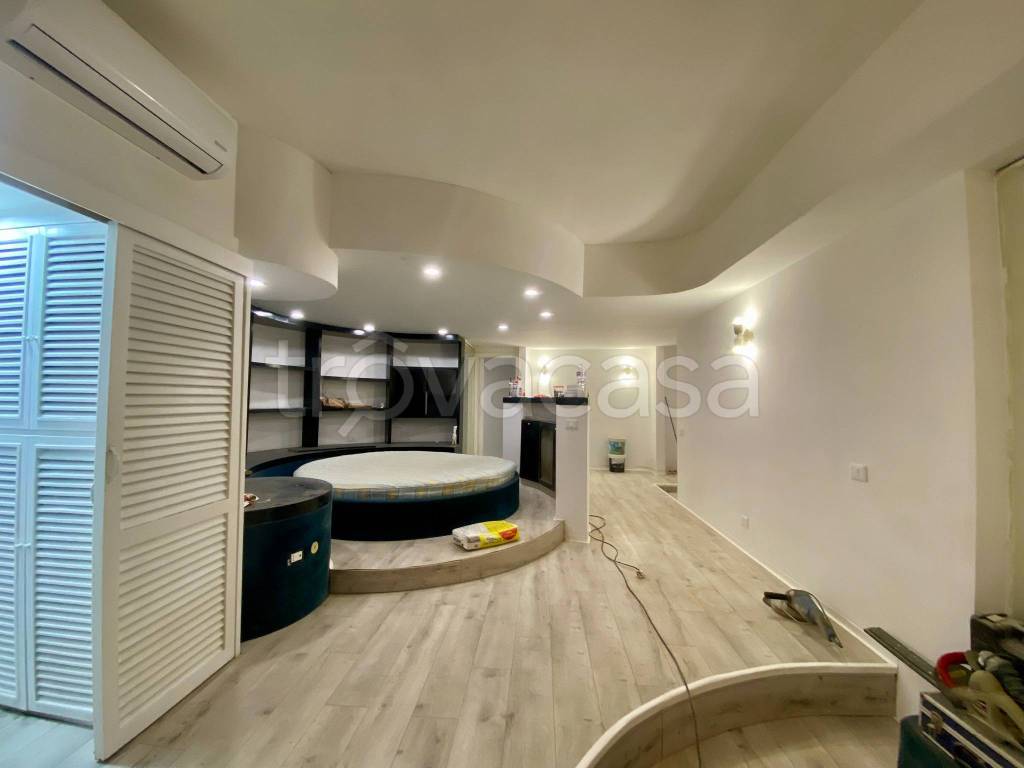 appartamento in vendita a Roma in zona Tomba di Nerone