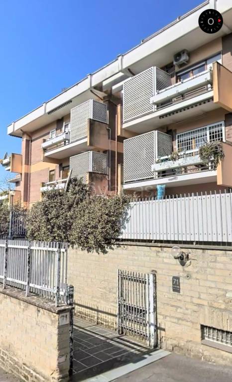 appartamento in vendita a Roma in zona Tomba di Nerone