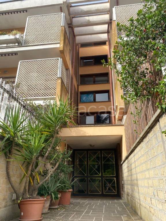 appartamento in vendita a Roma in zona Tomba di Nerone