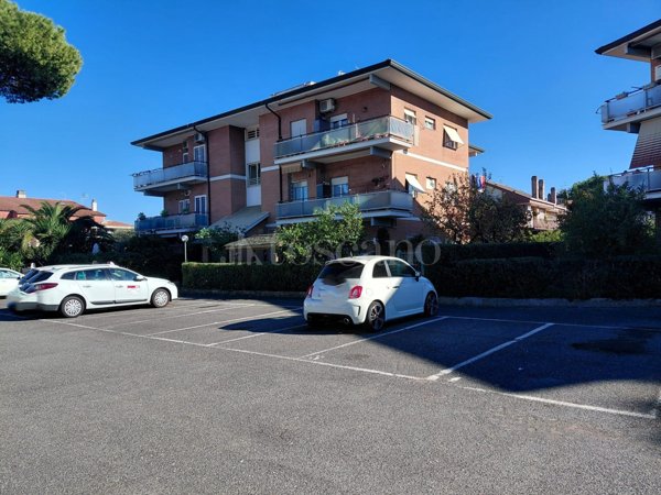 casa indipendente in vendita a Roma in zona Casal Morena