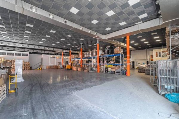 negozio in vendita a Roma in zona Prenestino-Labicano