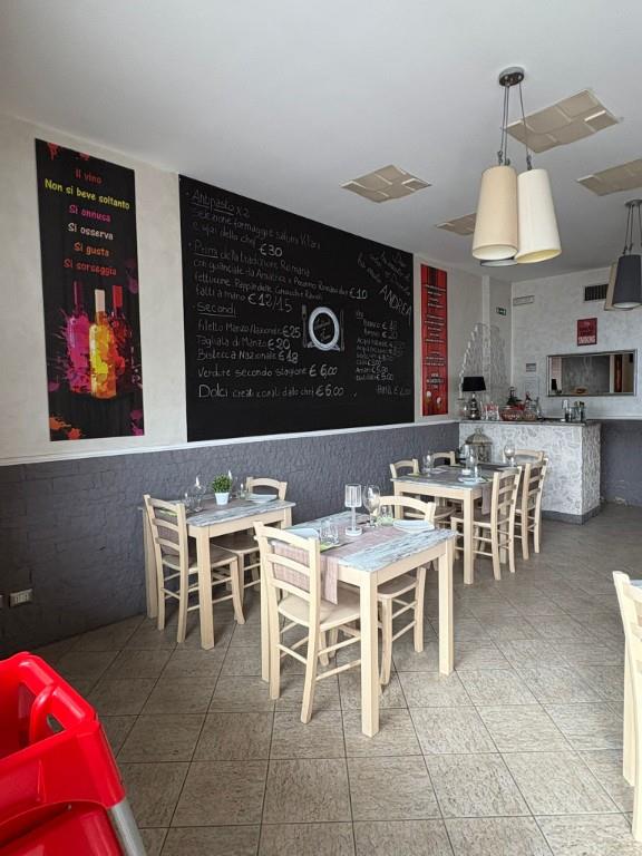 negozio in vendita a Roma in zona Infernetto