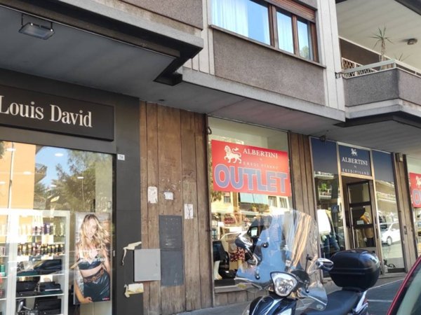 negozio in vendita a Roma in zona Monte Sacro/Talenti