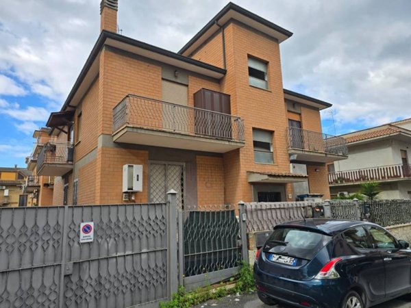 appartamento in vendita a Roma in zona Tor Bella Monaca