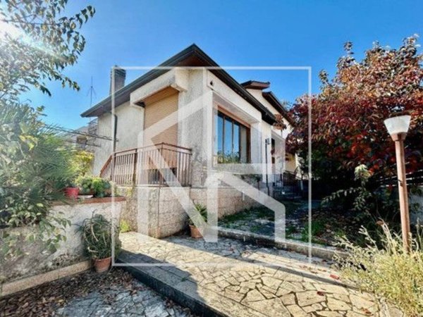 casa indipendente in vendita a Roma in zona Lunghezza