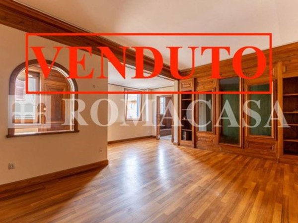 appartamento in vendita a Roma in zona Parione/Sant'Eustachio