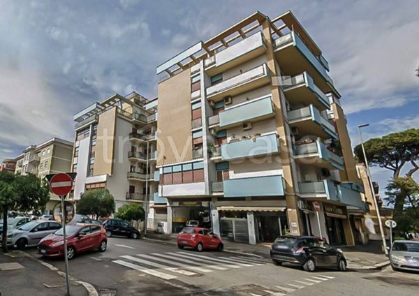 appartamento in vendita a Roma in zona Ostia