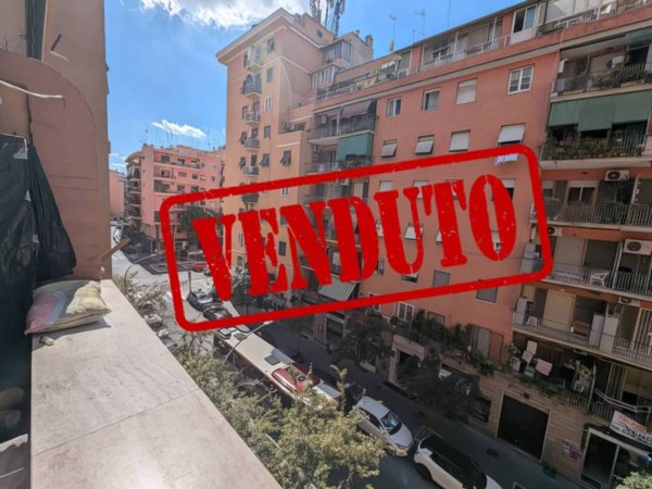 appartamento in vendita a Roma in zona Appio Latino
