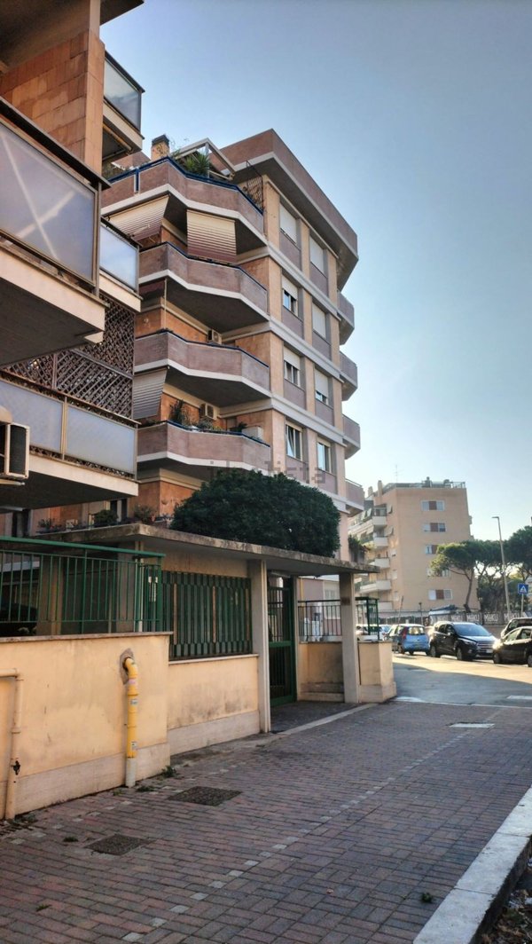 appartamento in vendita a Roma in zona Ostia