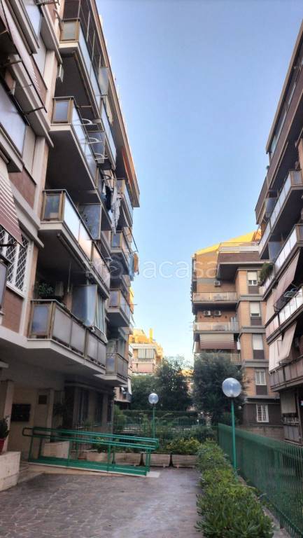 appartamento in vendita a Roma in zona Ostia