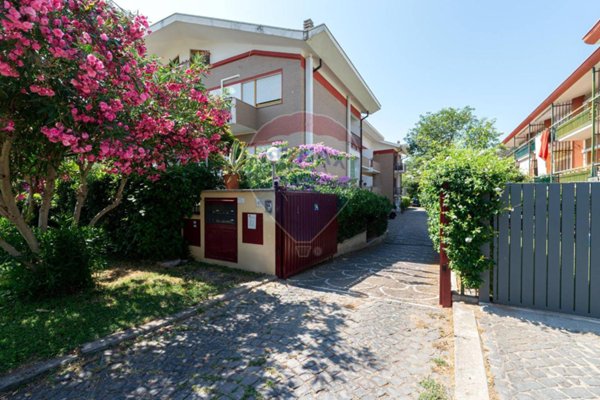 casa indipendente in vendita a Roma in zona Axa