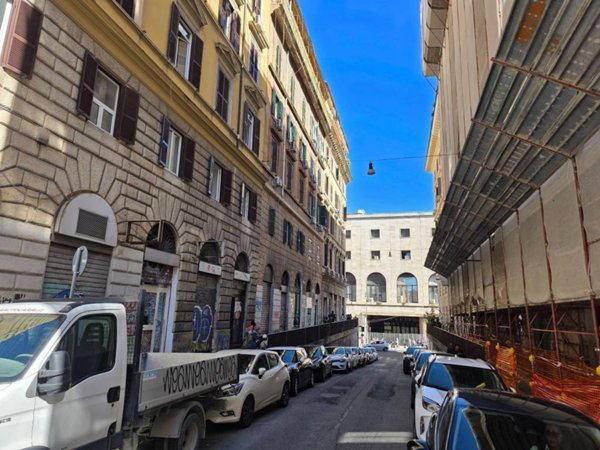 negozio in vendita a Roma in zona Esquilino