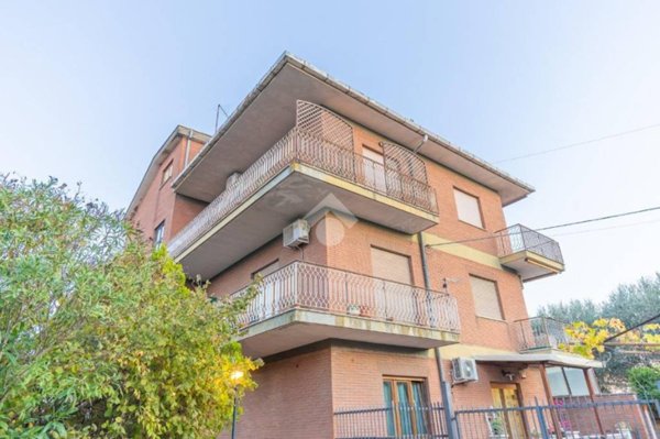 appartamento in vendita a Roma in zona Case Rosse