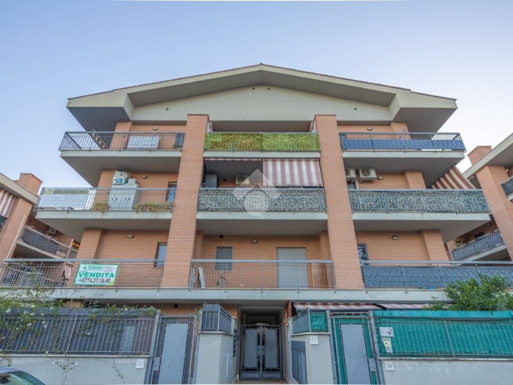 appartamento in vendita a Roma in zona Case Rosse