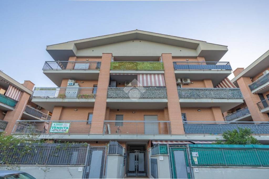 appartamento in vendita a Roma in zona Case Rosse