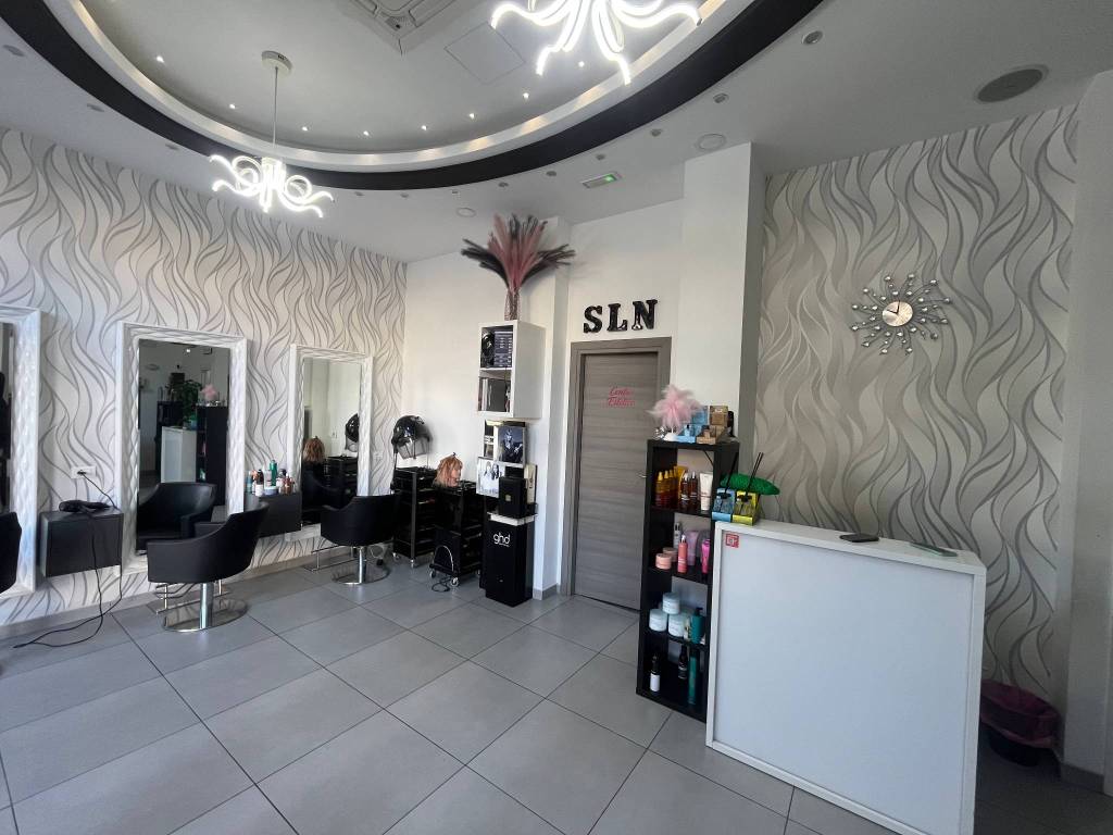 negozio in vendita a Roma in zona Don Bosco